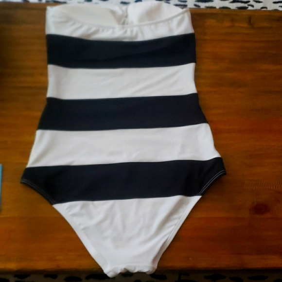 Victoria Secret swimsuit - Picture 2 of 3